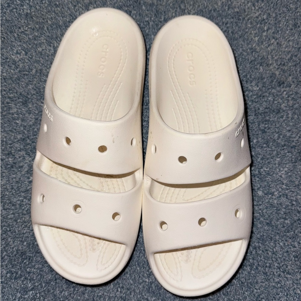Women’s Crocs classic sandal white size 9